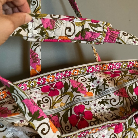SOLD Vera Bradley Get Carried Away Large Tote/weekender LIKE NEW - Picture 8 of 12